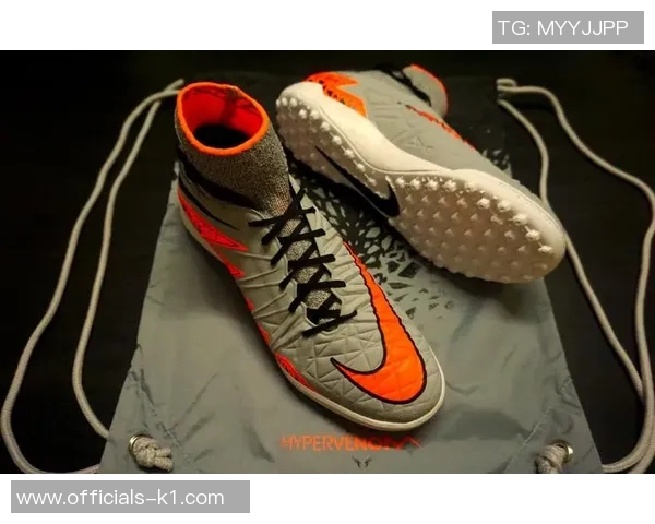 毒蜂足球鞋的独特设计与卓越性能解析让你在球场上尽显风采